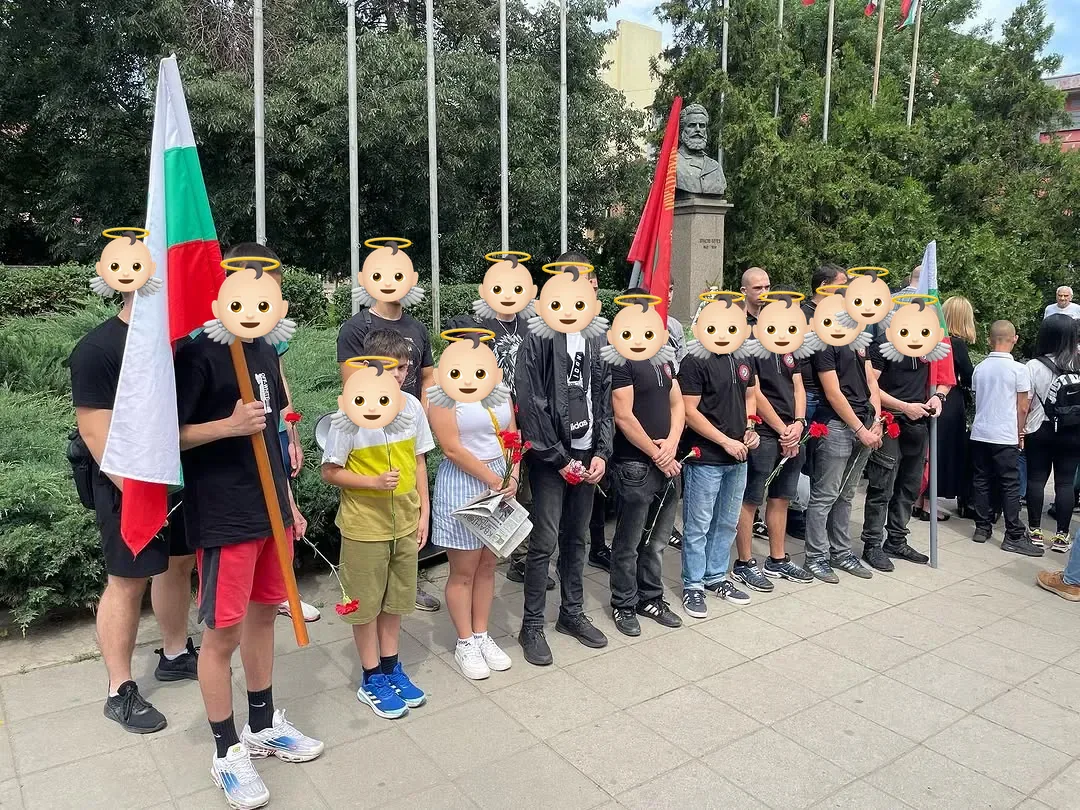 Цветя за Ботев и почистване на Южния парк